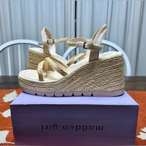 New Madden Girl Platform Sandals Size 8
